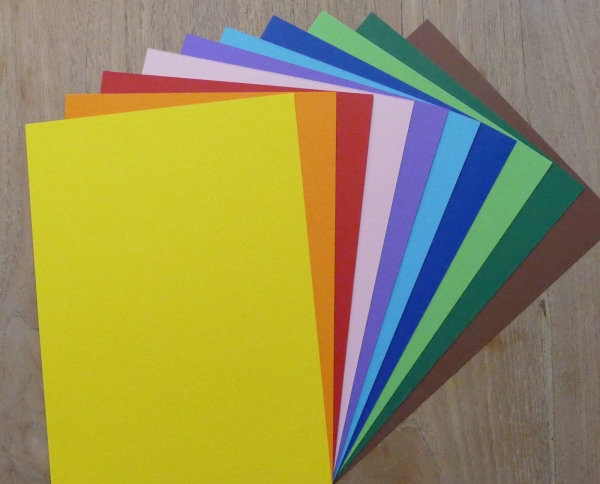 50 Blatt Bastelkarton 220g/qm DIN A4 farblich sortiert