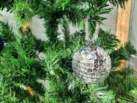 Bastelset "Alles drin" - Vier Styropor-Kugeln (kl/gr) mit Pailletten blau/silber - Christbaumkugeln